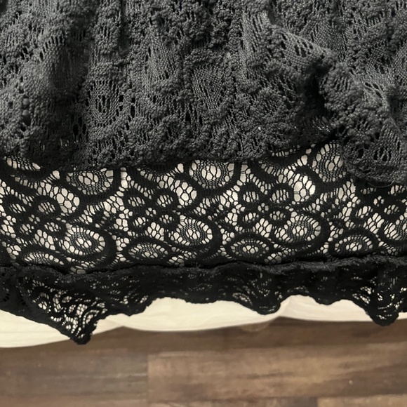 Revolve long Lacey dress -Strapless-Free Gift 🎁 Included - Picture 4 of 9